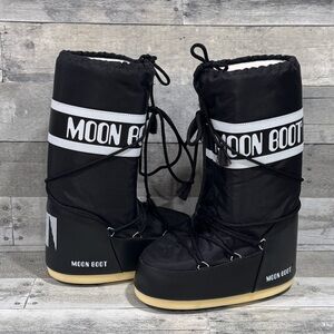 MOON BOOT ICON BLACK NYLON BOOTS - SIZE - 8-9.5 .US WOMENS